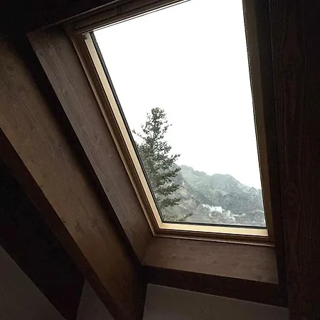 Bpirineos-posets Apartment